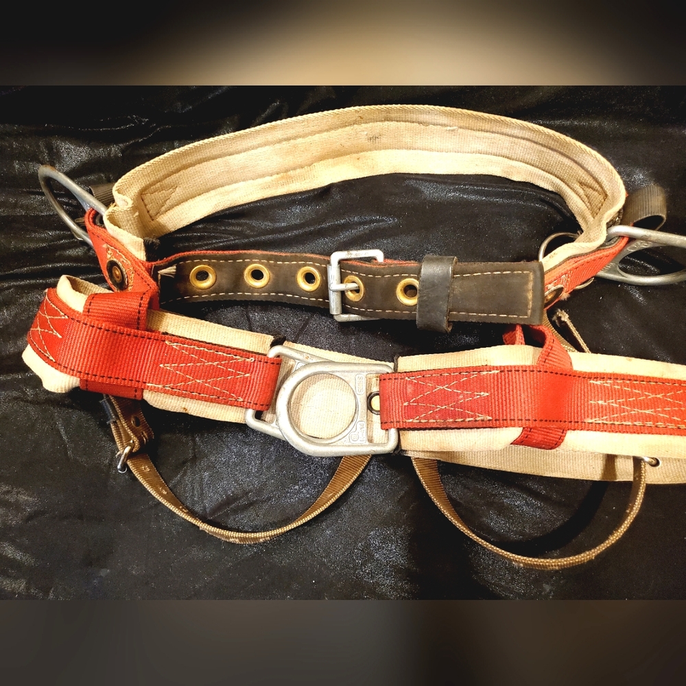 Buckingham Saddle with Safety Rope and Hooks for Tree Climbing